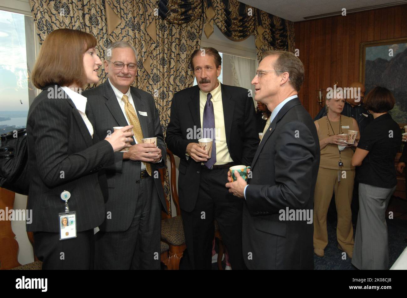 Café du secrétaire avec le personnel - café avec le personnel de la HUD, organisé par le secrétaire Steve Preston, au siège social de la HUD. Le café du secrétaire avec le sujet du personnel, le café avec le personnel de la HUD, organisé par le secrétaire Steve Preston, au siège social de la HUD. Banque D'Images