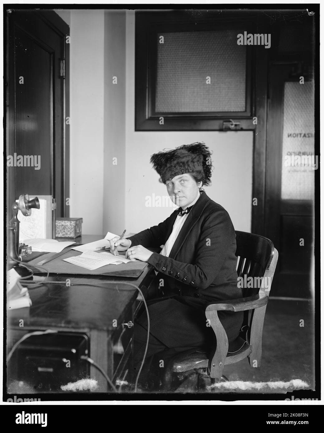 Mme Chester Bolton, entre 1910 et 1920. Peut-être un portrait de Frances P. Bolton, première femme élue au Congrès de l'Ohio. Banque D'Images