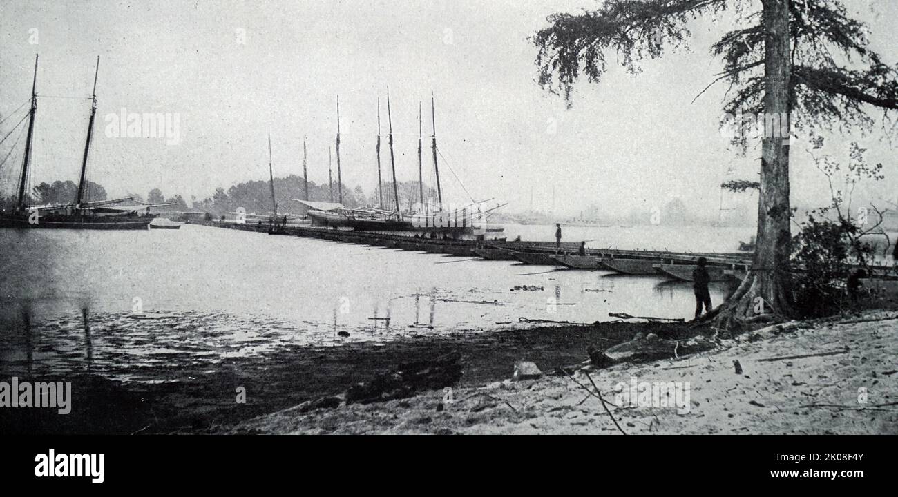 Scène sur la rivière James pendant la guerre de Sécession. L'escadron de la rivière James a été formé peu après la sécession de la Virginie pendant la guerre civile américaine. L'escadron faisait partie de la Marine de Virginie avant d'être transféré à la Marine des États confédérés Banque D'Images