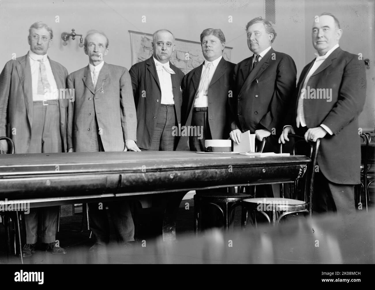 Comités de la Chambre des représentants - Comité spécial sur l'enquête de la U.S. Steel Corp., 12 janvier 1912. Communément appelé « comité d'enquête de la fiducie de l'État de la soie » ou « comité de la tanley ». Young of mi [Michigan]; Bartlett of GA [Georgia]; Stanley of Ky [Kentucky], président; Beall of Tx [Texas]; Littleton of NY [New York]; McGillicuddy of Me [Maine]. Banque D'Images