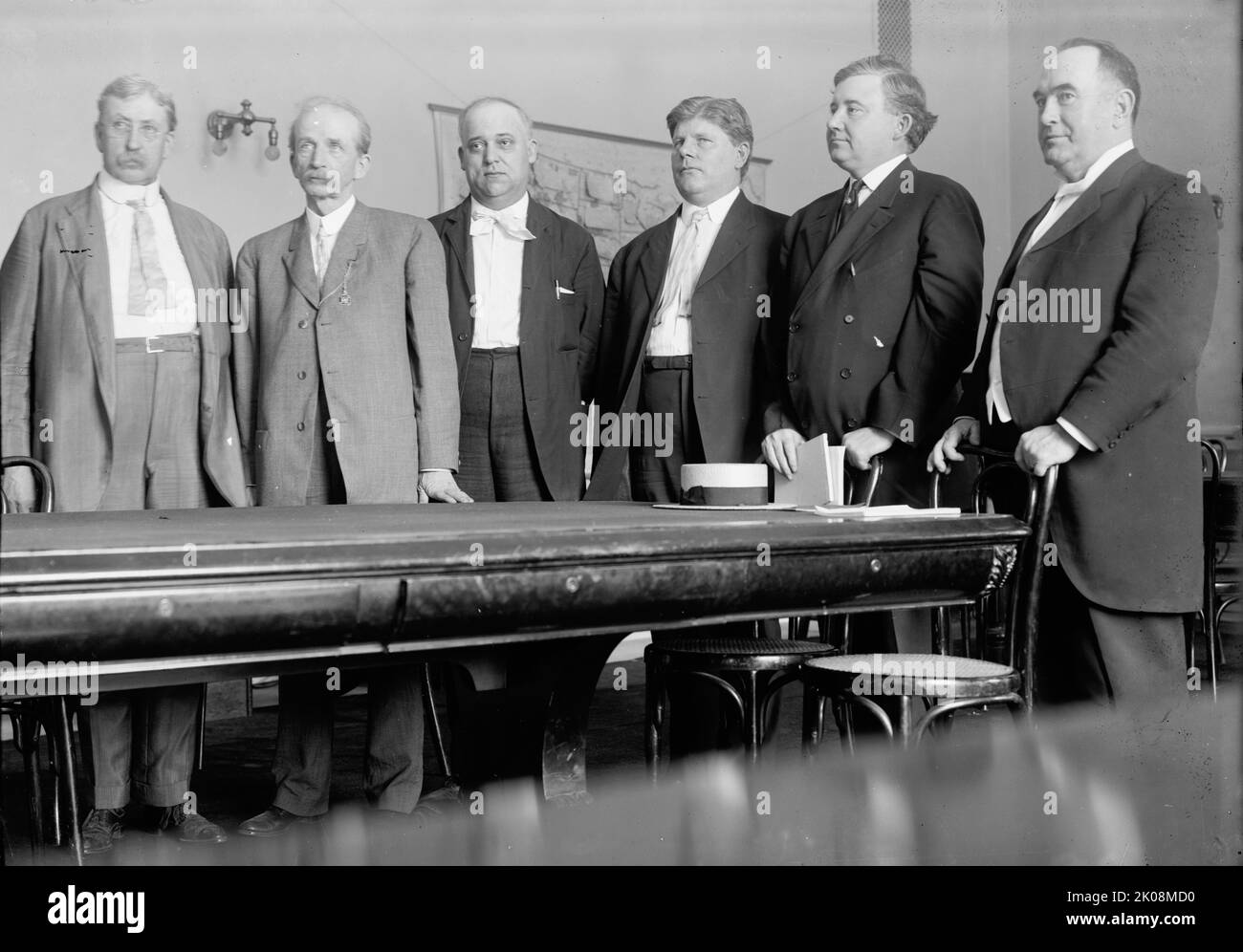 Comités de la Chambre des représentants - Comité spécial sur l'enquête de la U.S. Steel Corp., 12 janvier 1912. Communément appelé « comité d'enquête de la fiducie de l'État de la soie » ou « comité de la tanley ». Young of mi [Michigan]; Bartlett of GA [Georgia]; Stanley of Ky [Kentucky], président; Beall of Tx [Texas]; Littleton of NY [New York]; McGillicuddy of Me [Maine]. Banque D'Images