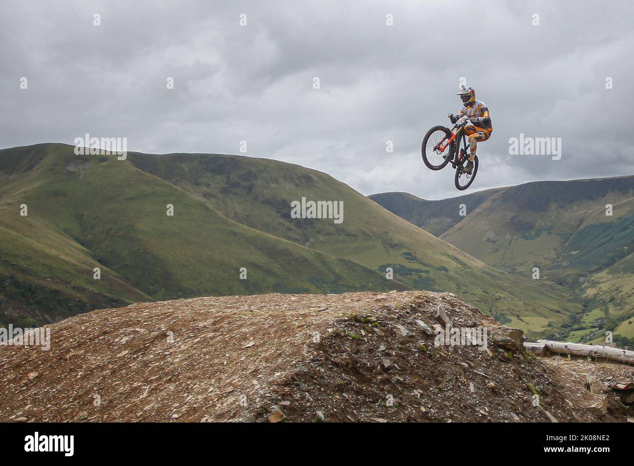 USAGE ÉDITORIAL SEULEMENT Gee Atherton à cheval sur la course de VTT Red Bull Hardline au cours de Machynlleth, pays de Galles. Date de la photo: Samedi 10 septembre 2022. Banque D'Images