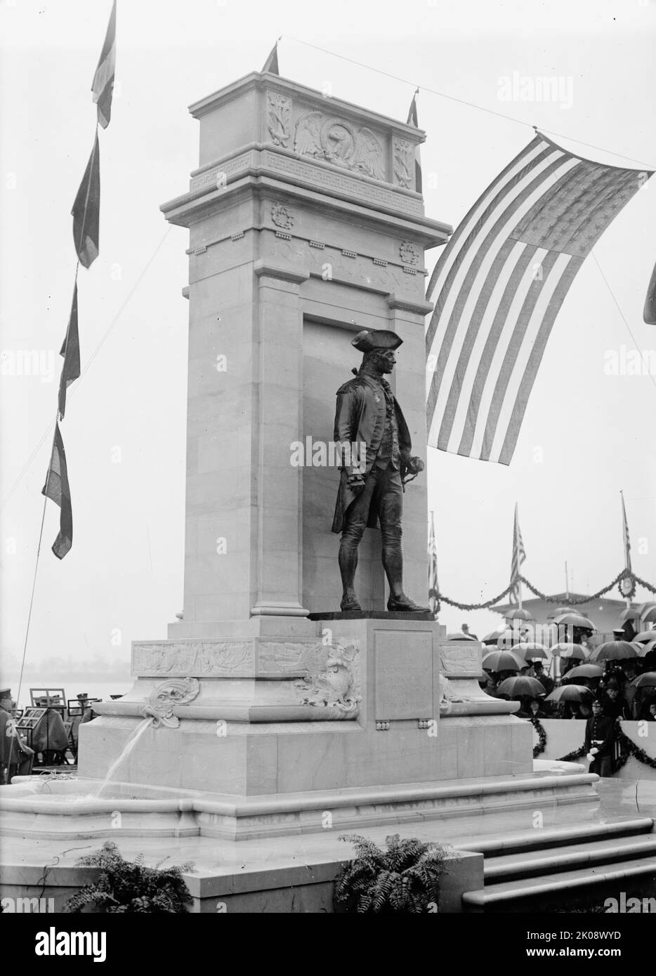 Jean-Paul Jones - inauguration du Monument, 4/17/12, le Monument, [Washington DC], 1912 17 avril. [Le mémorial John Paul Jones, par Charles Henry Niehaus, commémore John Paul Jones, le premier héros de guerre navale des États-Unis, père de la Marine américaine, et le seul officier de marine à recevoir une médaille d'or du Congrès pendant la guerre d'indépendance américaine]. Banque D'Images