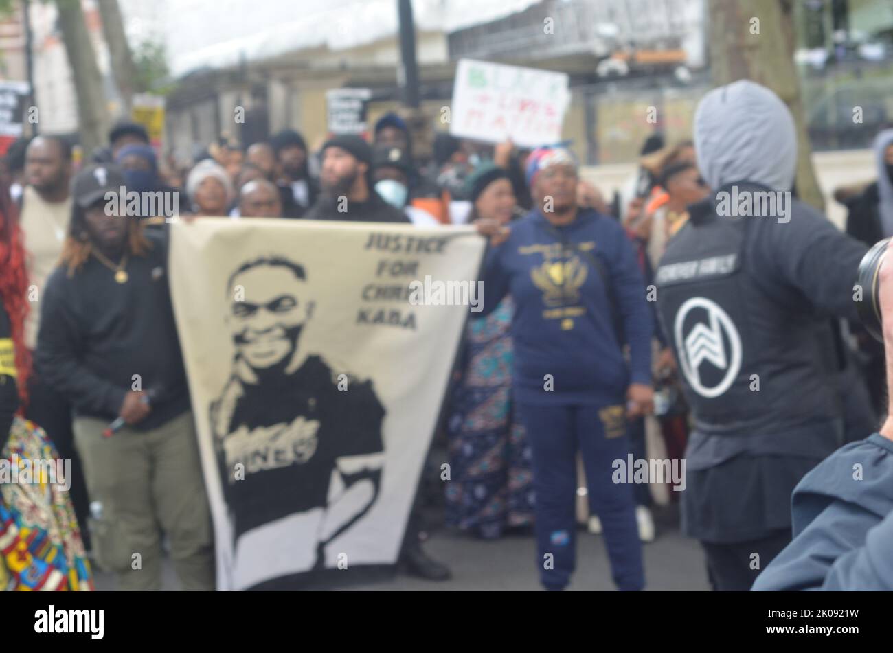 La famille Chris Kaba a assisté à une marche antiraciste aux côtés de 5000 autres militants et sympathisants indignés par une autre vie noire prise par la violence. Banque D'Images