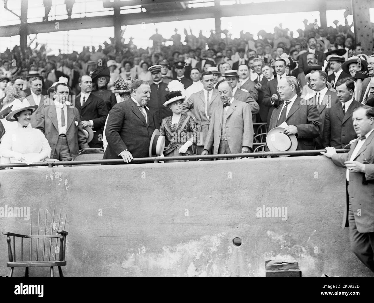 Baseball, professionnel - de gauche à droite: Taft; Mme KNOX; sec. P.C. KNOX, vice-président Sherman, Mme Taft, arrière gauche du président, 1912. Banque D'Images
