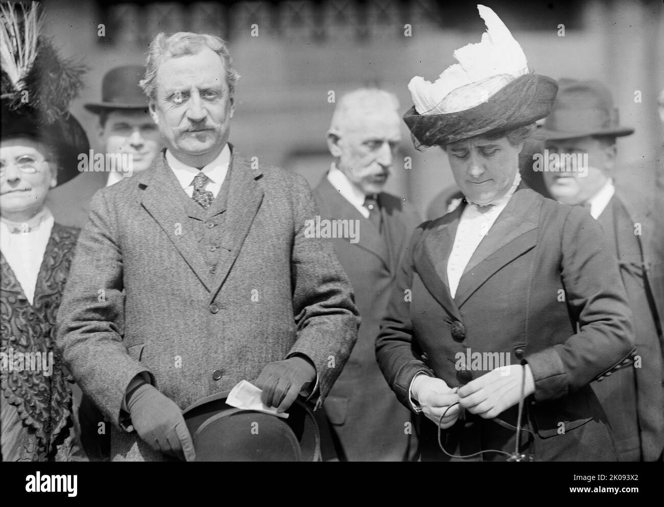 William D. [sic] Redmond, député d'Irlande, avec Mme Redmond, 1912. [Homme politique nationaliste irlandais, avocat et soldat William Hoey Kearney Redmond lors d'une visite aux États-Unis. Redmond a épousé Eleanor Mary Dalton en 1886. Il a été tué au cours de la première Guerre mondiale]. Banque D'Images