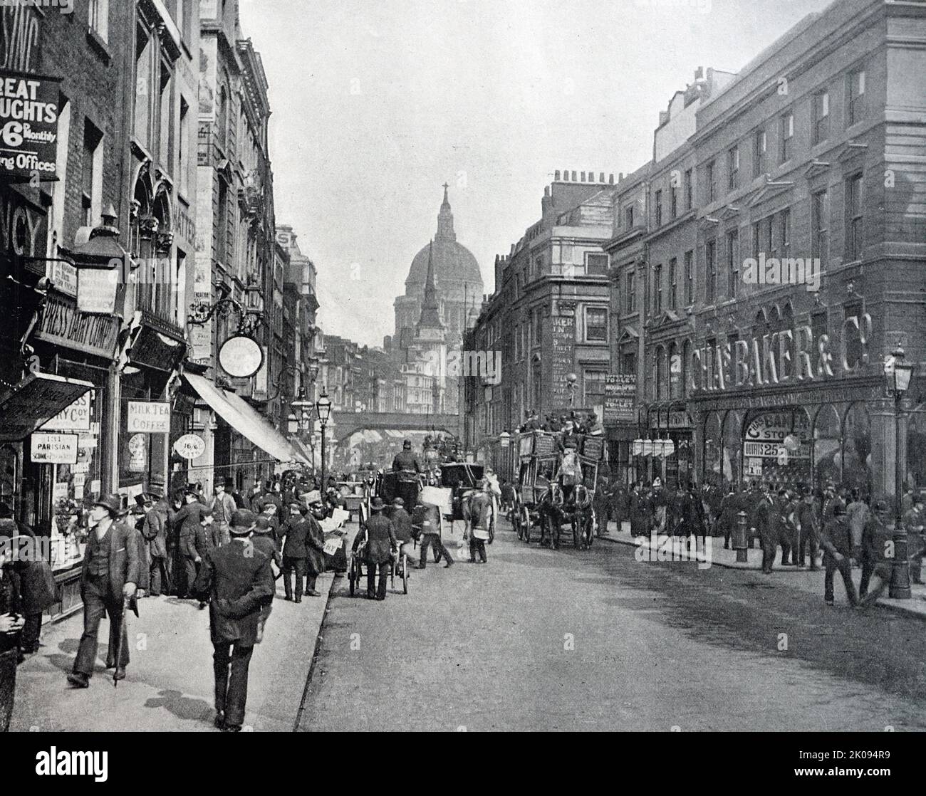 Piccadilly Circus est un carrefour routier et un espace public du West End de Londres dans la City of Westminster. Il a été construit en 1819 pour relier Regent Street à Piccadilly. Banque D'Images