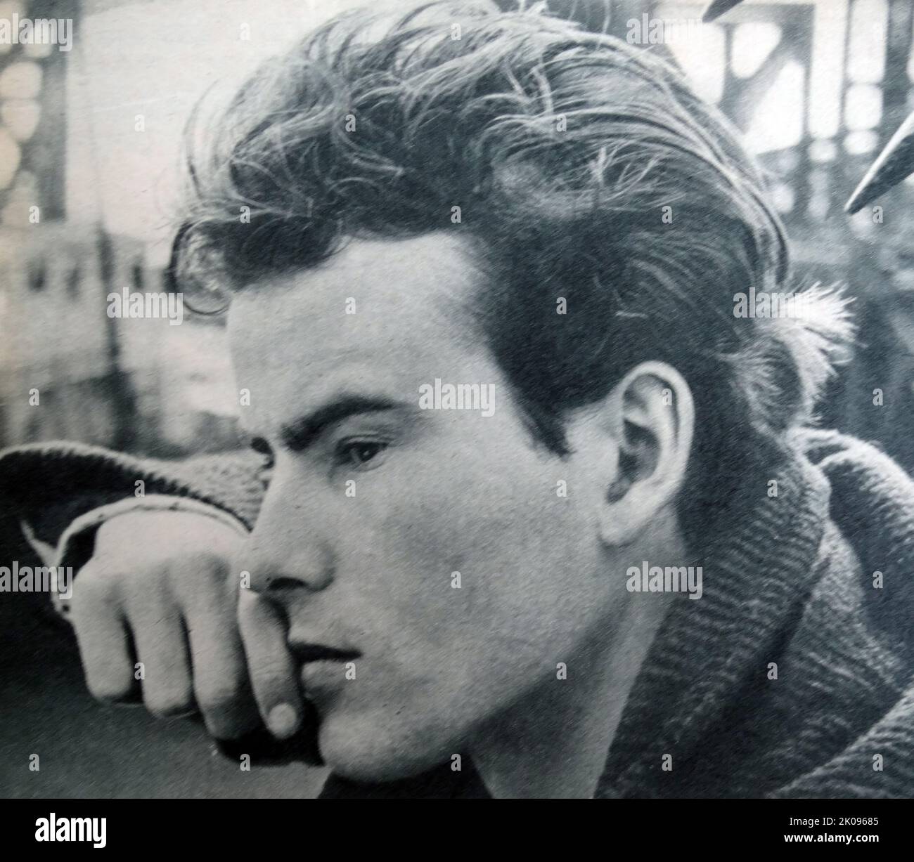 Horst Werner Buchholz (4 décembre 1933 - 3 mars 2003) est un acteur et acteur de la voix allemand qui a paru dans plus de 60 longs métrages de 1951 à 2002. Au cours de sa jeunesse, il était parfois appelé « le doyen allemand de James ». Il est peut-être mieux connu dans les pays anglophones pour son rôle de Chico dans les sept magnifiques (1960). Banque D'Images