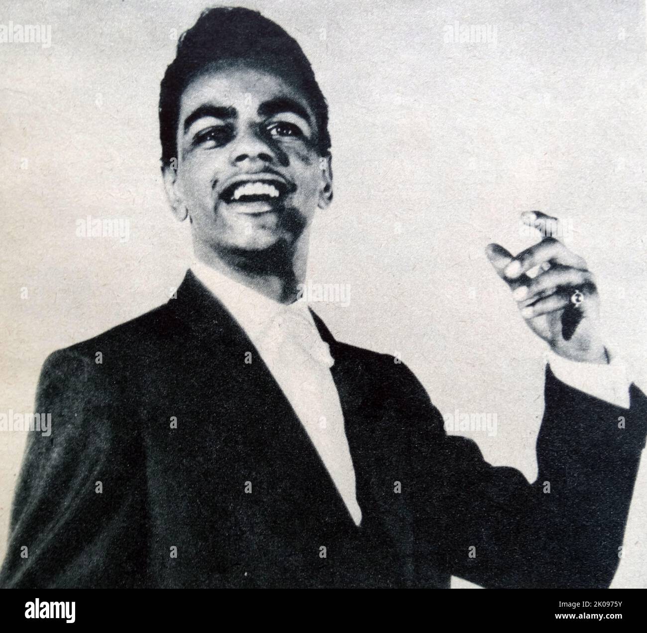 Johnny Mathis, chanteur. John Royce Mathis (né 30 septembre 1935) est un chanteur-compositeur américain de musique populaire. Il est devenu très populaire en tant qu'artiste d'album, avec plusieurs dizaines de ses albums atteignant le statut or ou platine et 73 faisant les charts de Billboard à ce jour. Mathis a reçu le Grammy Lifetime Achievement Award et a été intronisé au Grammy Hall of Fame pour trois enregistrements distincts. Banque D'Images