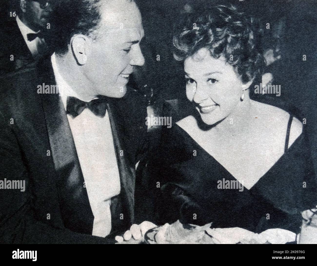 L'actrice Susan Hayward avec son mari Eaton Chalkley. Susan Hayward (née Edythe Marrenner; 30 juin 1917 - 14 mars 1975) était une actrice et mannequin américaine. Elle était surtout connue pour ses représentations cinématographiques de femmes qui étaient basées sur de vraies histoires. Banque D'Images