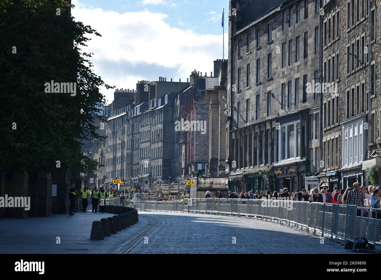 Edinburgh, Écosse, Royaume-Uni, 10 septembre 2022. Le Royal Mile la veille de l'arrivée de sa Majesté la Reine Elizabeth II. Crédit SST/alamy nouvelles en direct Banque D'Images