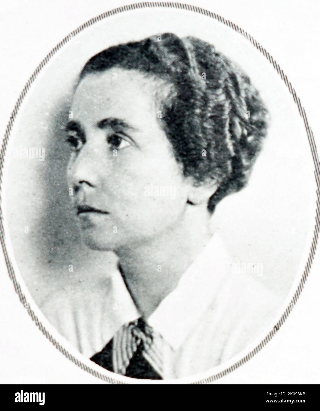 Professeur Dorothy Garrod. Dorothy Annie Elizabeth Garrod, CBE, FBA (5 mai 1892 - 18 décembre 1968) est une archéologue anglaise qui s'est spécialisée dans la période paléolithique. Elle a occupé le poste de professeur d'archéologie de Disney à l'Université de Cambridge de 1939 à 1952, et a été la première femme à détenir une chaire à Oxford ou Cambridge. Banque D'Images