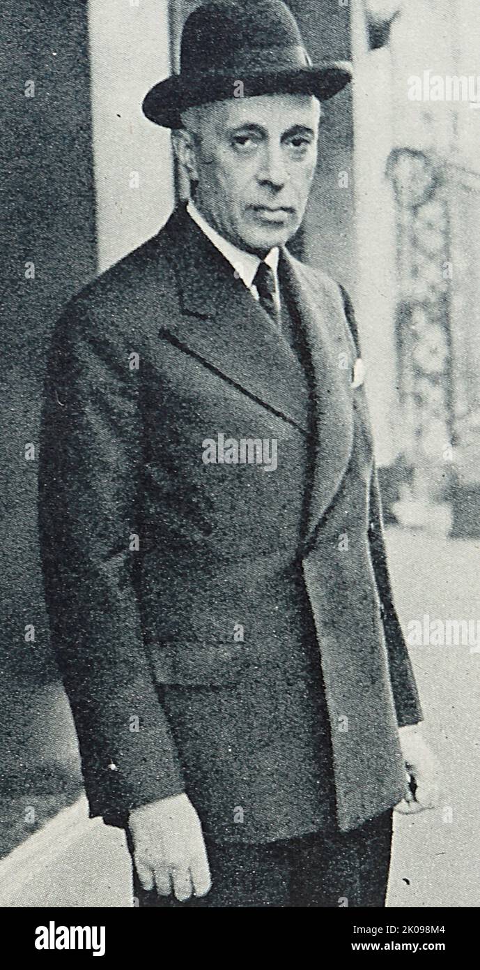Pandit Nehru, Premier ministre de l'Inde, lors d'une visite à Londres en 1949. Jawaharlal Nehru (14 novembre 1889 - 27 mai 1964) était un nationaliste indien anti-colonial, humaniste laïque, social démocrate et auteur, qui était une figure centrale en Inde au milieu du tiers du siècle 20th. Après l'indépendance de l'Inde en 1947, il a été Premier ministre du pays pendant 17 ans. Banque D'Images