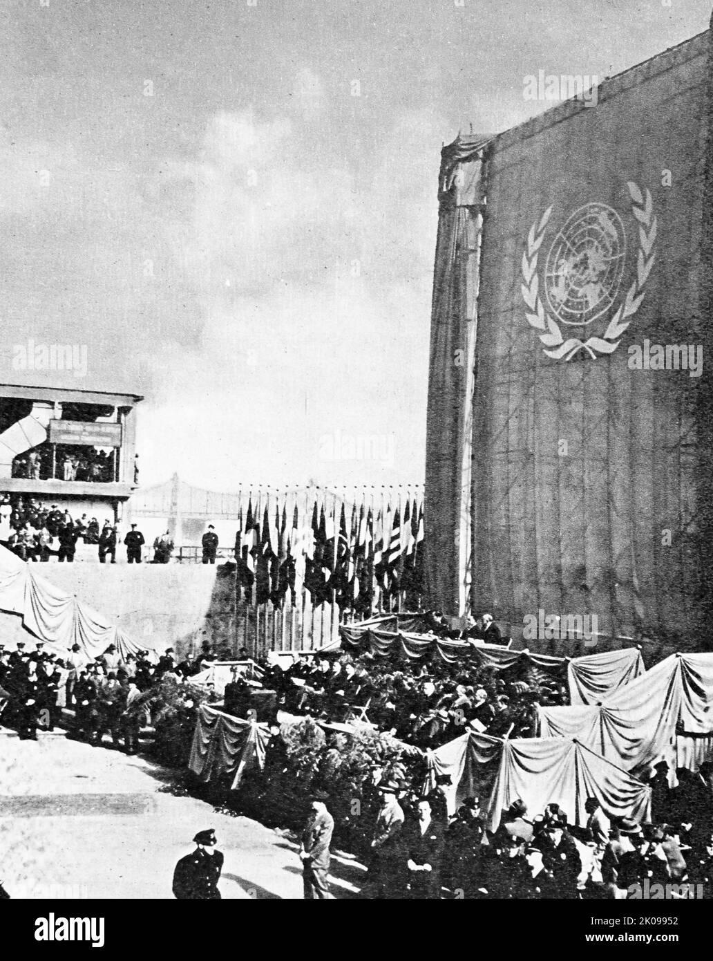 Le bâtiment du Secrétariat des Nations Unies est un gratte-ciel de 505 pieds (154 m) de haut et la pièce maîtresse du siège des Nations Unies, dans le quartier Turtle Bay/East Midtown de Manhattan à New York. La cérémonie d'inauguration du bâtiment du Secrétariat a eu lieu à 14 septembre 1948. Banque D'Images