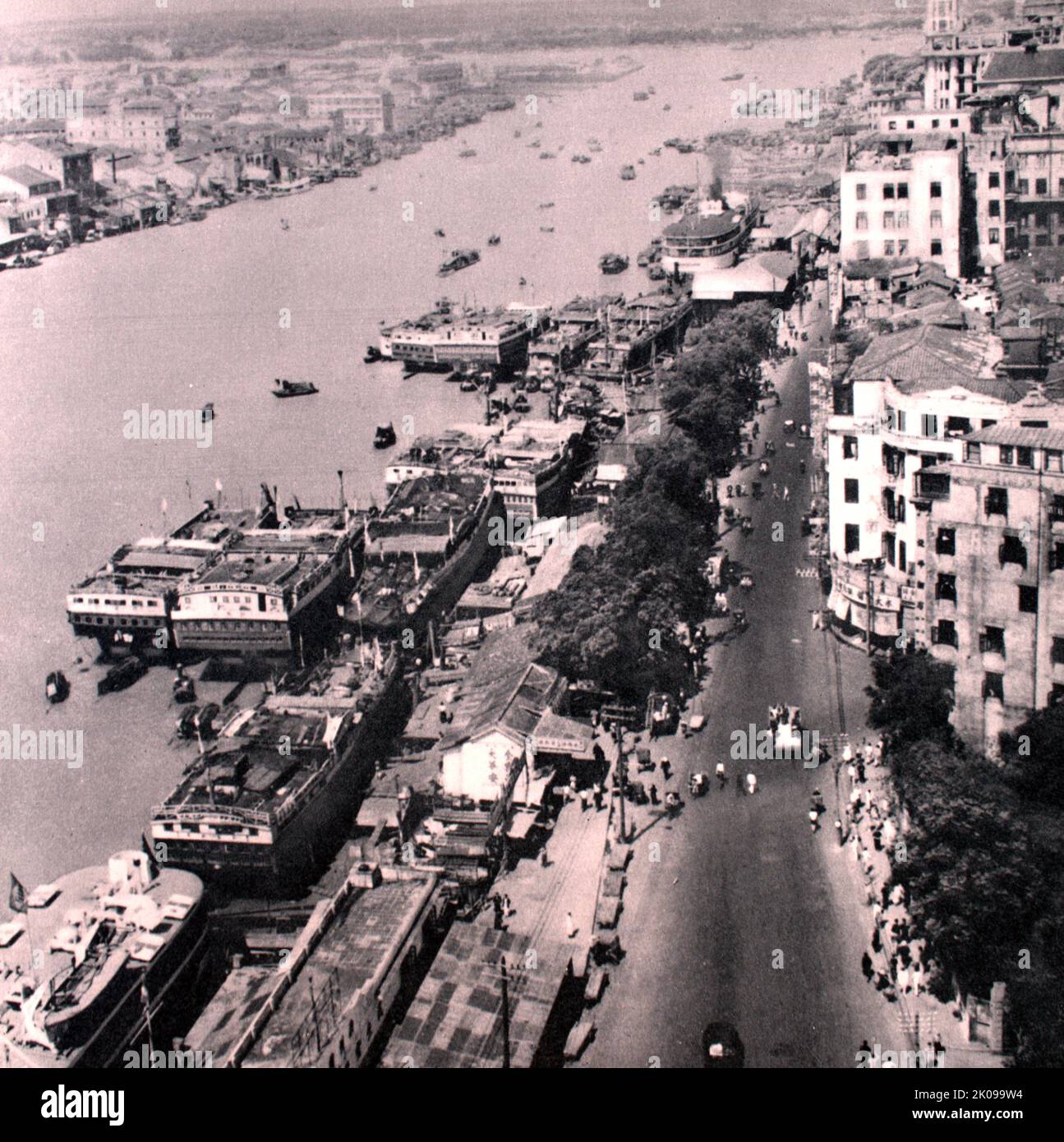 Le front de mer à Canton, la deuxième capitale nationale chinoise et le port à tomber aux communistes. Banque D'Images