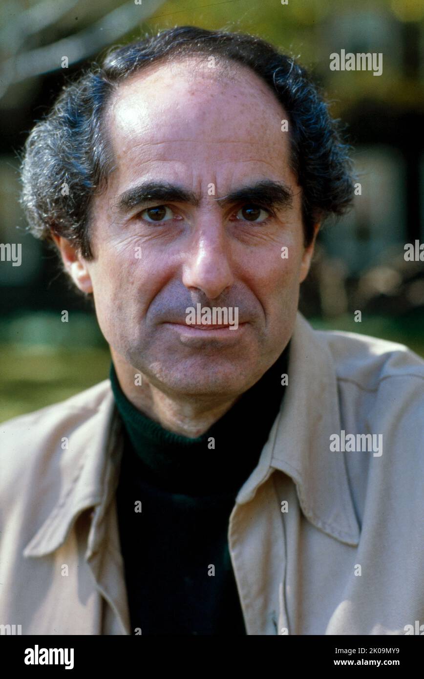 Philip Roth (1933 - 2018) romancier américain et auteur de nouvelles. Il a d'abord attiré l'attention avec le 1959 novella Au revoir, Columbus; la collection ainsi titrée a reçu le prix national du livre américain pour la fiction. Il est devenu l'un des écrivains américains les plus récompensés de sa génération. Il a reçu un prix Pulitzer pour son roman American Pastoral de 1997. Banque D'Images