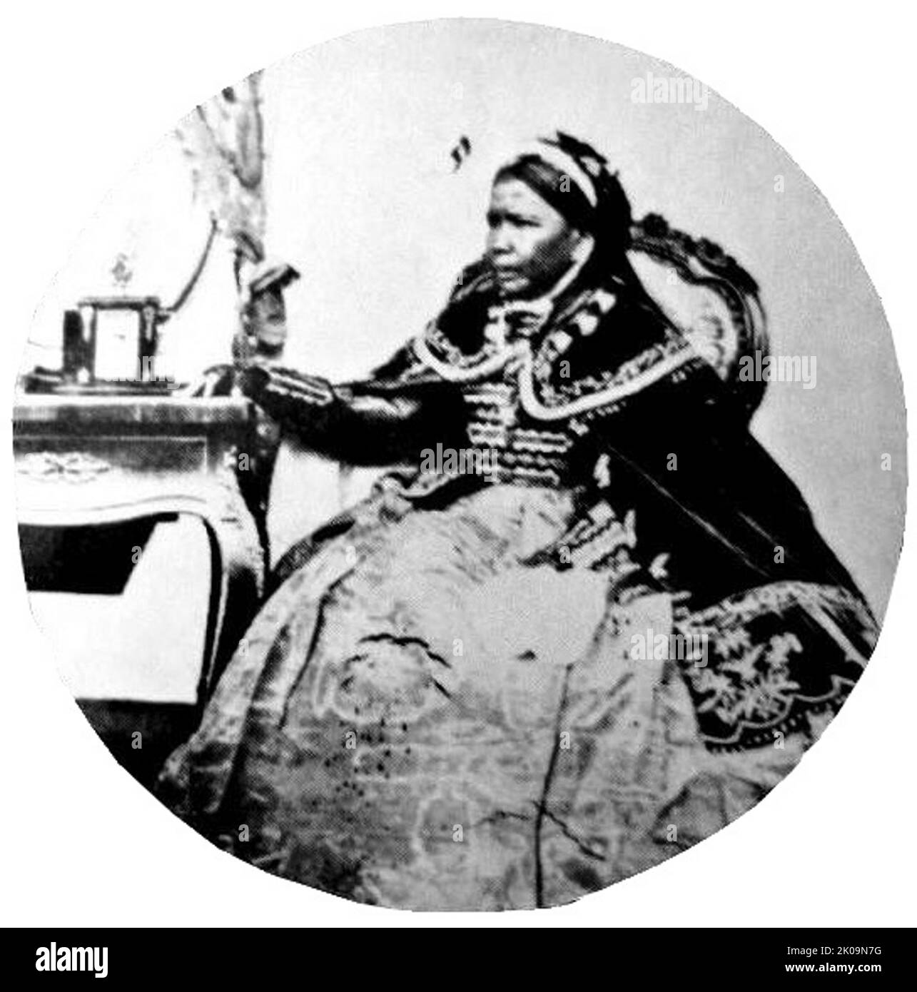 Ranavalona II (1829 - 13 juillet 1883) fut reine de Madagascar de 1868 à 1883, succédant à la reine Rasoherina, sa première cousine. On se souviendra mieux d'elle pour Christianiser la cour royale pendant son règne. Banque D'Images