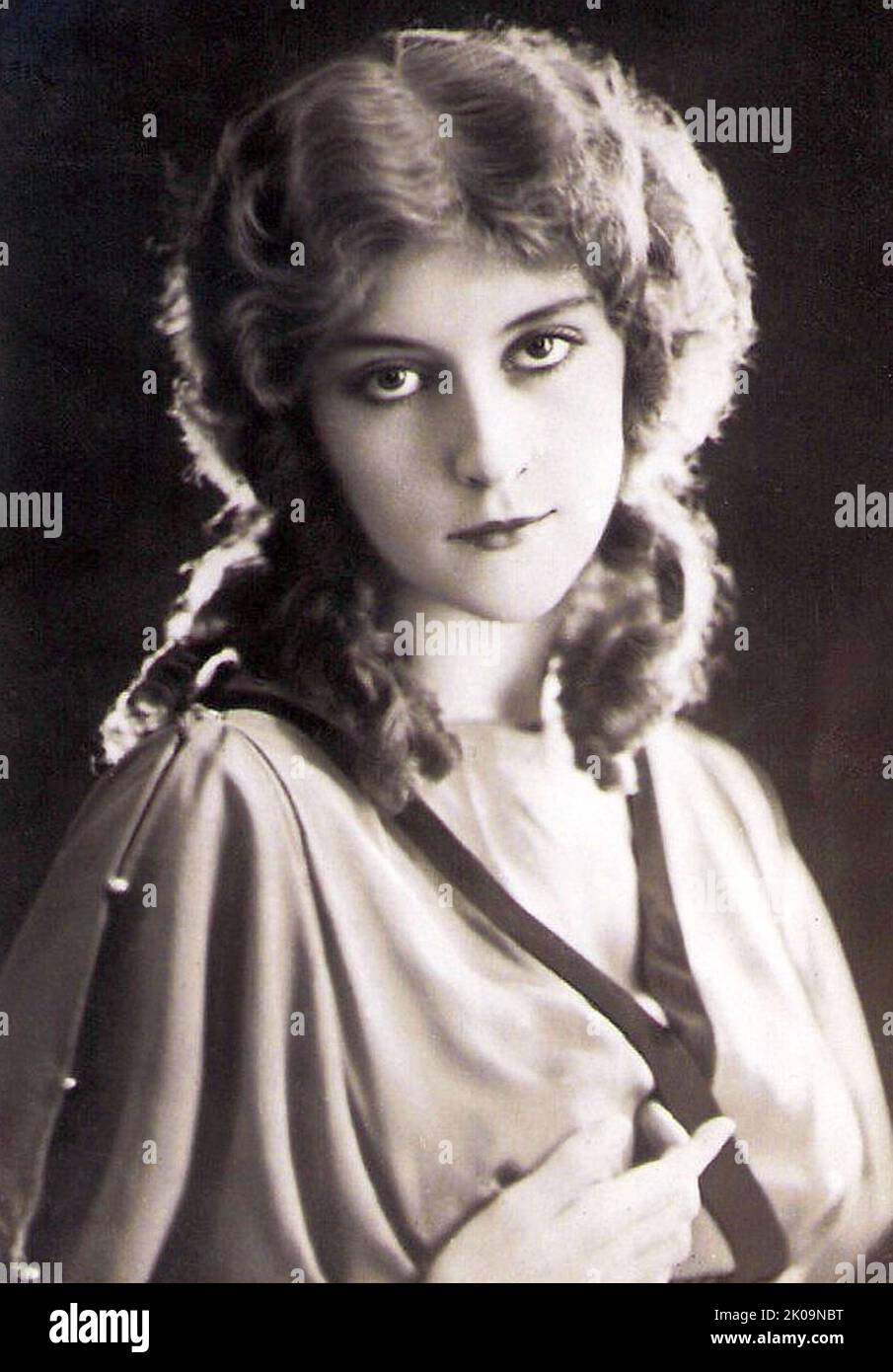 Elisabeth Margarete Biermann Brink, (1905 - 1985), connue professionnellement sous le nom d'Elga Brink, était une actrice allemande. Brink a pris de l'importance au début de 1920s, quand elle a joué dans de nombreux films silencieux. Son dernier film silencieux était mariage dans le trouble en 1928. Après des films silencieux, Brink a continué à jouer dans des films sonores jusqu'à sa retraite en 1951. Banque D'Images