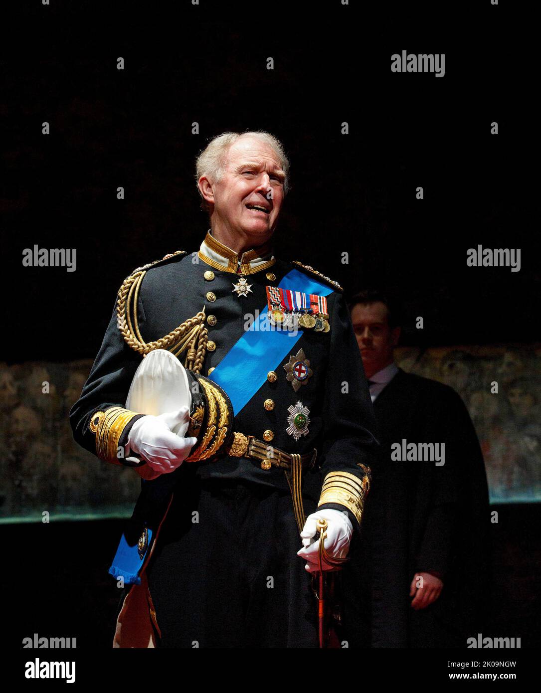 Tim Pigott-Smith (roi Charles III) dans LE ROI CHARLES III par Mike Bartlett au Almeida Theatre, Londres N1 10/04/2014 conception: Tom Scutt éclairage: Jon Clark réalisateur: Rupert Goold Banque D'Images