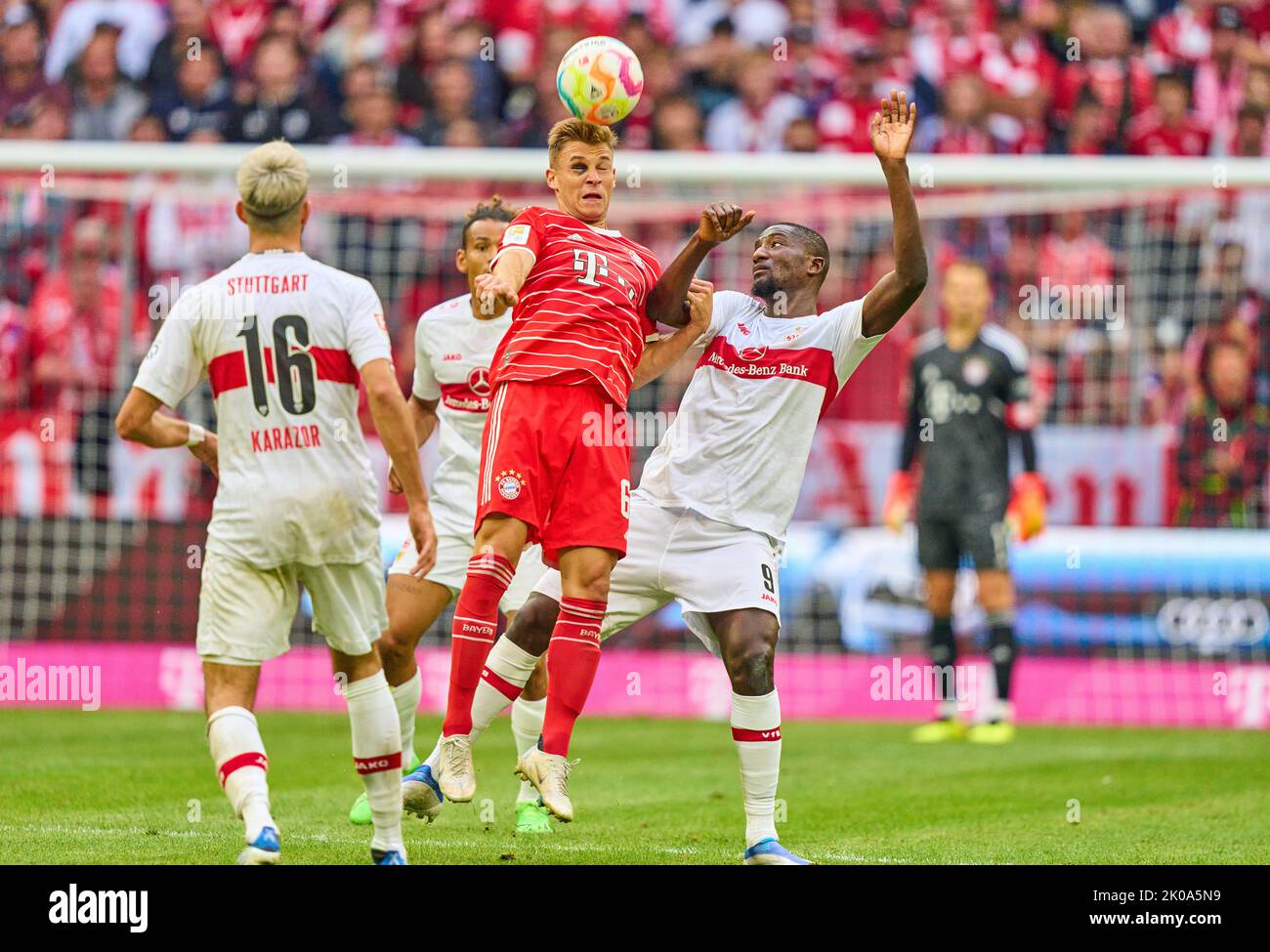 Munich, Allemagne. 10th septembre 2022. Joshua KIMMICH, FCB 6 concourent pour le ballon, s'attaquer, duel, header, zweikampf, Action, lutte contre Serhou Guirassy, VFB 9 Atakan KARAZOR, VFB 16 dans le match FC BAYERN MÜNCHEN - VFB STUTTGART 2-2 1.Ligue allemande de football le 10 septembre 2022 à Munich, Allemagne. Saison 2022/2023, match jour 6, 1.Bundesliga, FCB, München, 6.Spieltag crédit: Peter Schatz/Alay Live News Banque D'Images