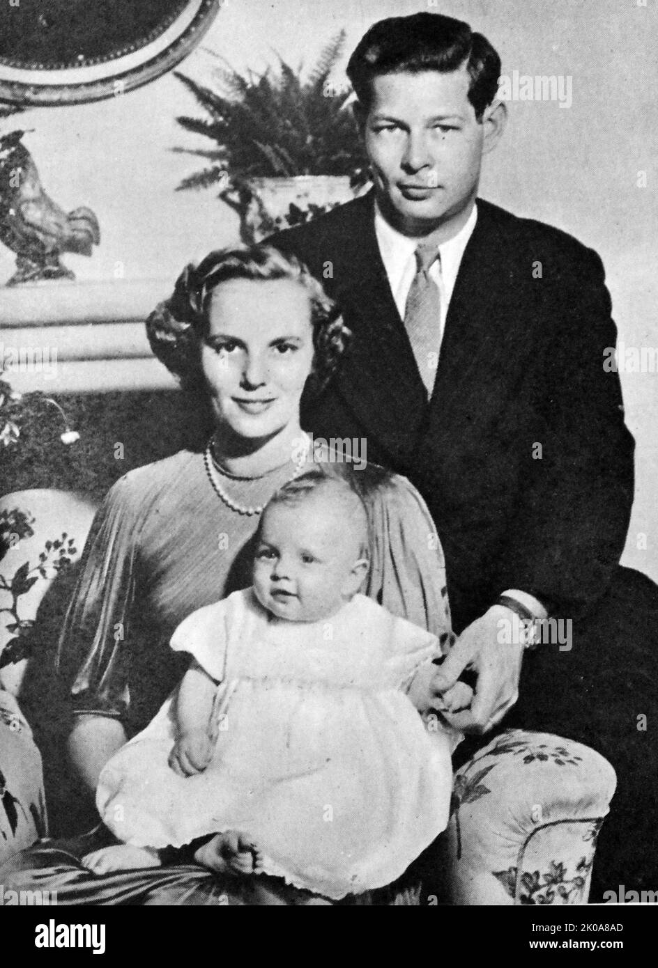 Bébé princesse Mararetha avec ses parents le roi Michael I et la reine Anne de Roumanie. Margareta, gardien de la Couronne de Roumanie (né le 26 mars 1949) est la fille aînée du roi Michael I et de la reine Anne de Roumanie. Elle a assumé les fonctions de son père en mars 2016, à sa retraite, et a revendiqué le siège de la Maison de Roumanie depuis sa mort le 5 décembre 2017. Elle dirige également la Margareta de la Fondation royale de Roumanie Banque D'Images