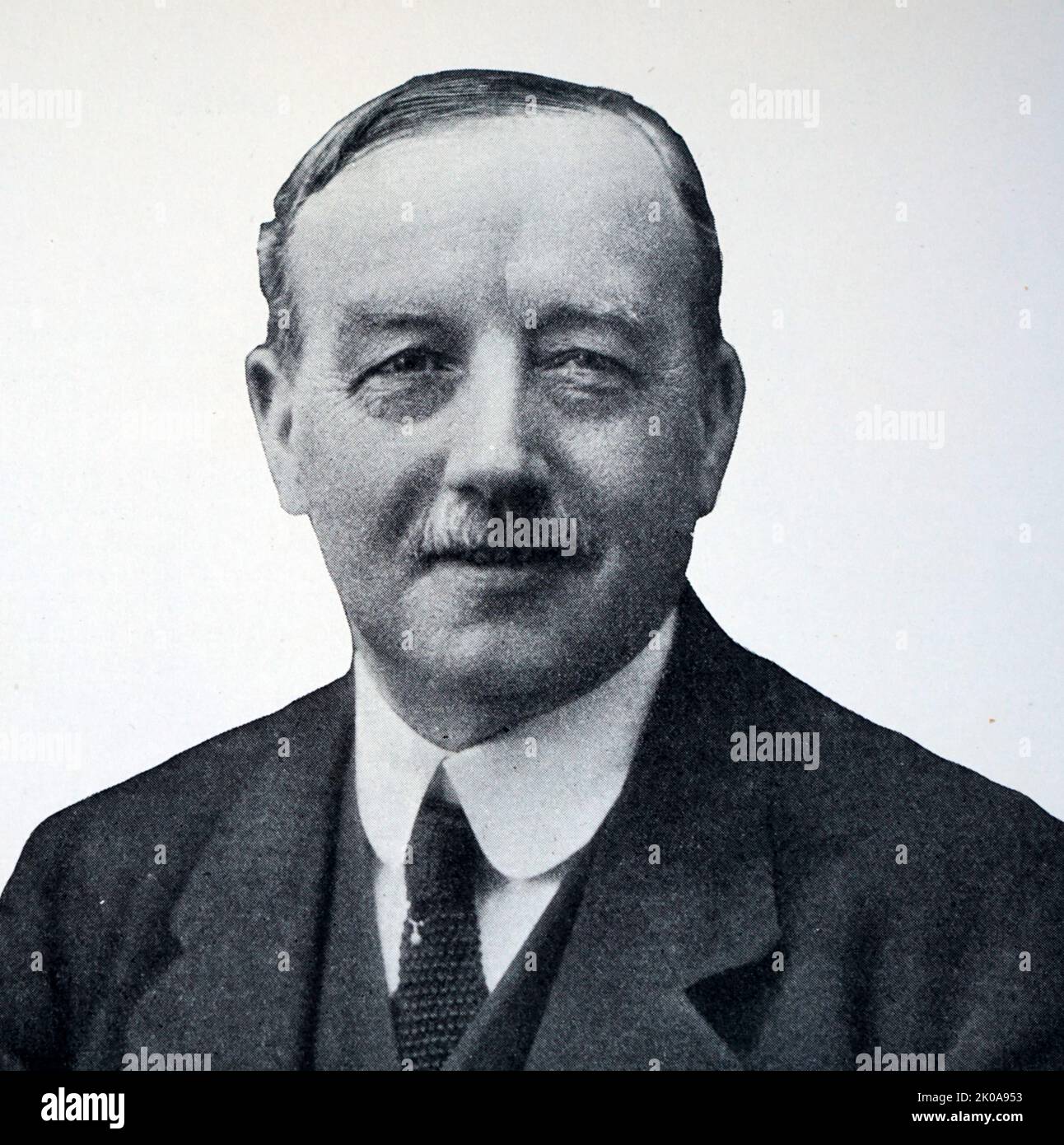 Arthur Henderson (13 septembre 1863 - 20 octobre 1935) était un mouleur de fer britannique et un politicien travailliste. Il a été le premier ministre travailliste, a remporté le prix Nobel de la paix en 1934 et, de manière unique, a occupé trois mandats distincts en tant que chef du Parti travailliste pendant trois décennies différentes Banque D'Images