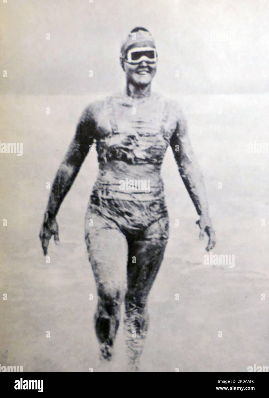 Gertrude Caroline Ederle (23 octobre 1905 - 30 novembre 2003) a été nageuse de compétition américaine, championne olympique et record du monde dans cinq épreuves. Sur 6 août 1926, elle est devenue la première femme à nager à travers la Manche Banque D'Images