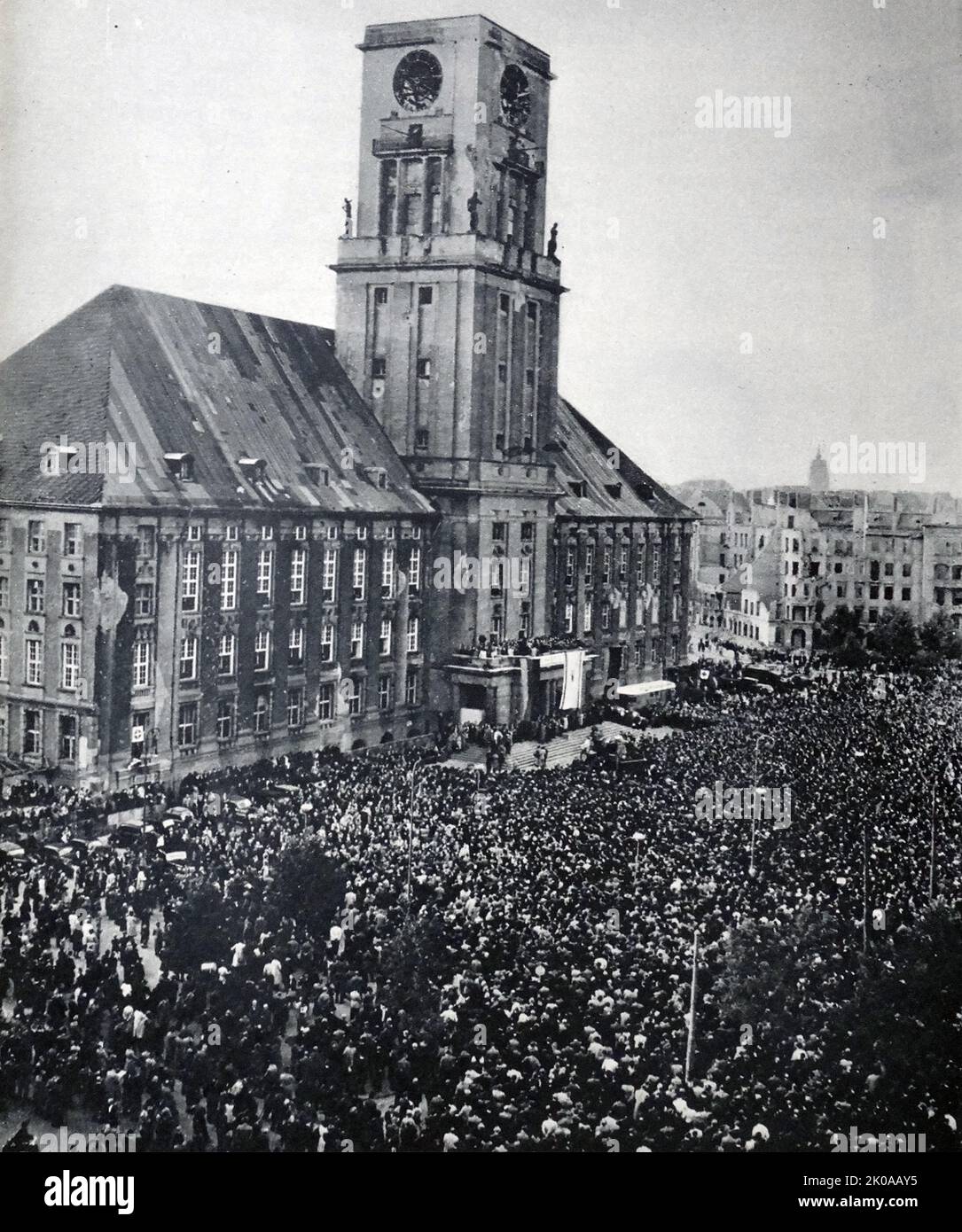 Secteur américain de Berlin: Réunion pour dénoncer le nouveau gouvernement d'Allemagne de l'est parrainé par la Russie à l'hôtel de ville de Schoenberg en 1949 Banque D'Images