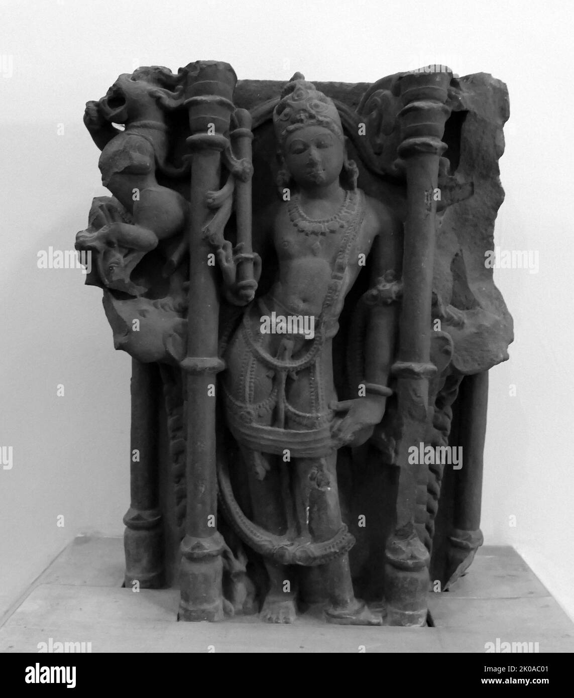 Les gardiens des directions (Dikpala) sont les divinités qui gouvernent les directions spécifiques de l'espace selon l'hindouisme, le Jainisme et le bouddhisme vajrayana, en particulier Kalacakra. En tant que groupe de huit divinités, ils sont appelés Asta-Dikpala, qui signifie gardiens de huit directions. Sculpture indienne 5th Century AD Banque D'Images