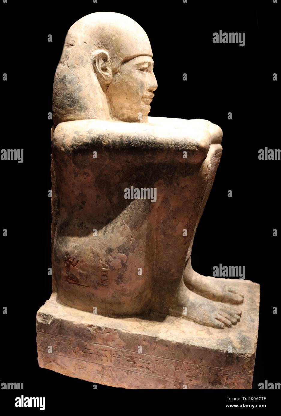 Statue d'Isis une déesse majeure de l'ancienne religion égyptienne dont le culte s'est répandu dans tout le monde gréco-romain. L'EI a été mentionné pour la première fois dans l'ancien Royaume (c.2686 - c.2181 BCE) comme l'un des personnages principaux du mythe d'Osiris, dans lequel elle ressuscite son frère et mari tués, le roi divin Osiris, et produit et protège son héritier, Horus. On croyait qu'elle aiderait les morts à entrer dans l'après-vie Banque D'Images