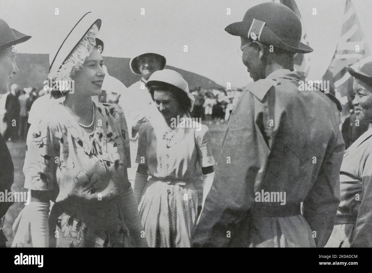 La princesse Elizabeth, (plus tard la reine Elizabeth II), d'Angleterre, avec la princesse Margaret, lors de sa tournée en Afrique du Sud, en 1947 Banque D'Images