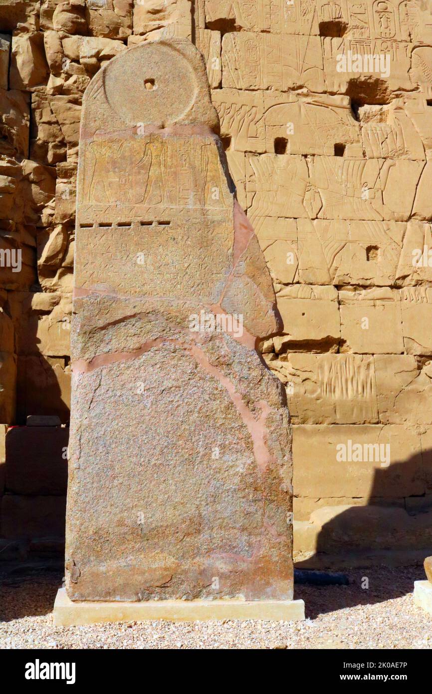 Stèle du règne de Menmaatre Seti I, décrivant ses victoires militaires. 19th dynastie, Temple de Karnak, Égypte, découverte en 2020. SETI était le deuxième pharaon de la dynastie égyptienne de 19th, pendant la période du Nouveau Royaume, régnant c.1294 ou 1290 BC à 1279 BC. Il était le fils de Ramsès I et de Sitre, et le père de Ramsès II Banque D'Images