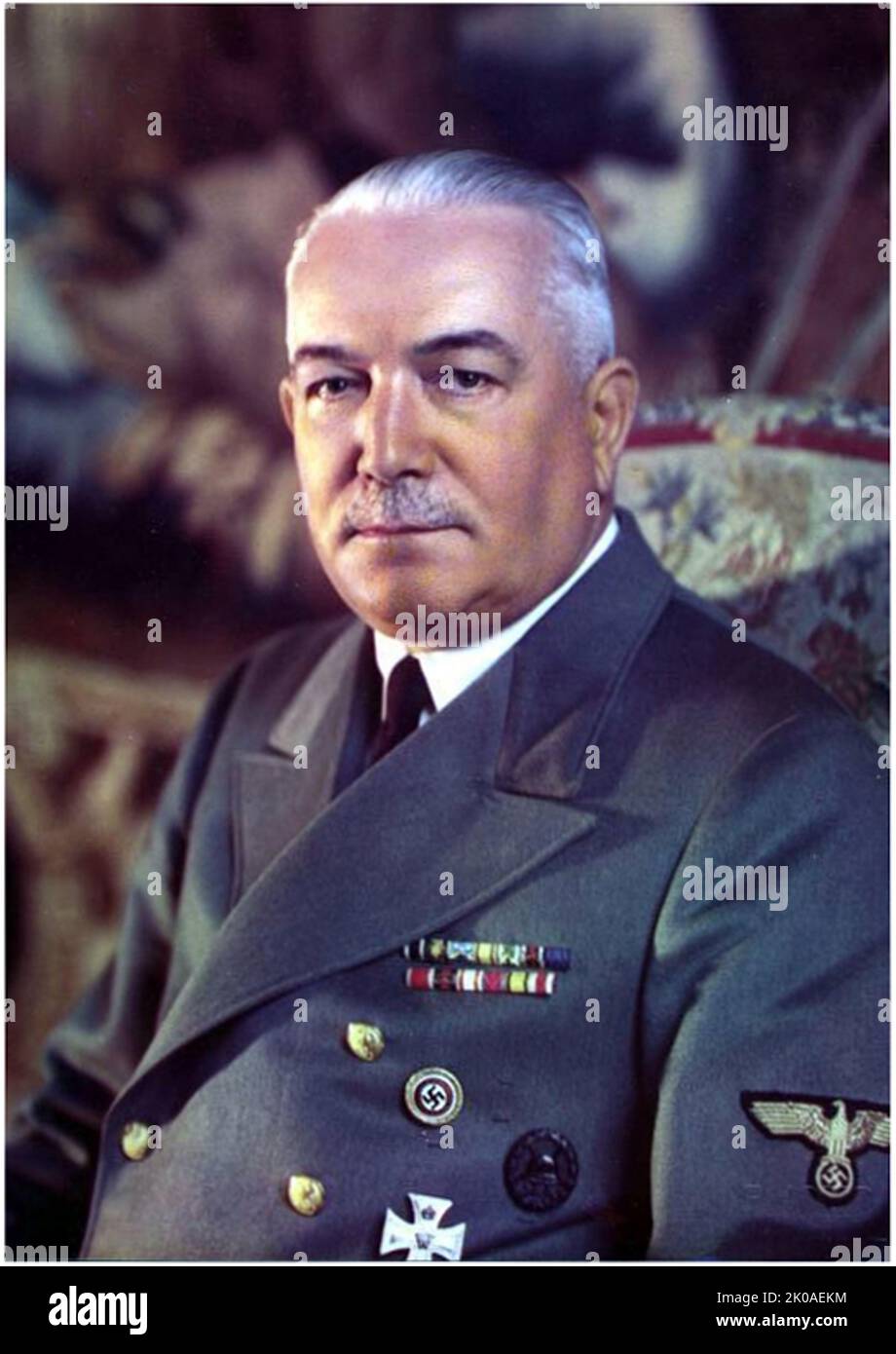 Konstantin Hermann Karl Freiherr von Neurath (1873 - 1956) était un diplomate allemand qui a été ministre des Affaires étrangères de l'Allemagne entre 1932 et 1938. Neurath a été ministre au Danemark, ambassadeur en Italie et ambassadeur en Grande-Bretagne. En 1932, il a été nommé ministre des Affaires étrangères par le chancelier Franz von Papen, et a continué à occuper le poste sous Adolf Hitler. Dans les premières années du régime nazi, Neurath a joué un rôle clé dans les activités de politique étrangère d'Hitler en sapant le Traité de Versailles et l'expansion territoriale dans le prélude à la Seconde Guerre mondiale Hitler a remplacé Neurath en 1938 par le Banque D'Images