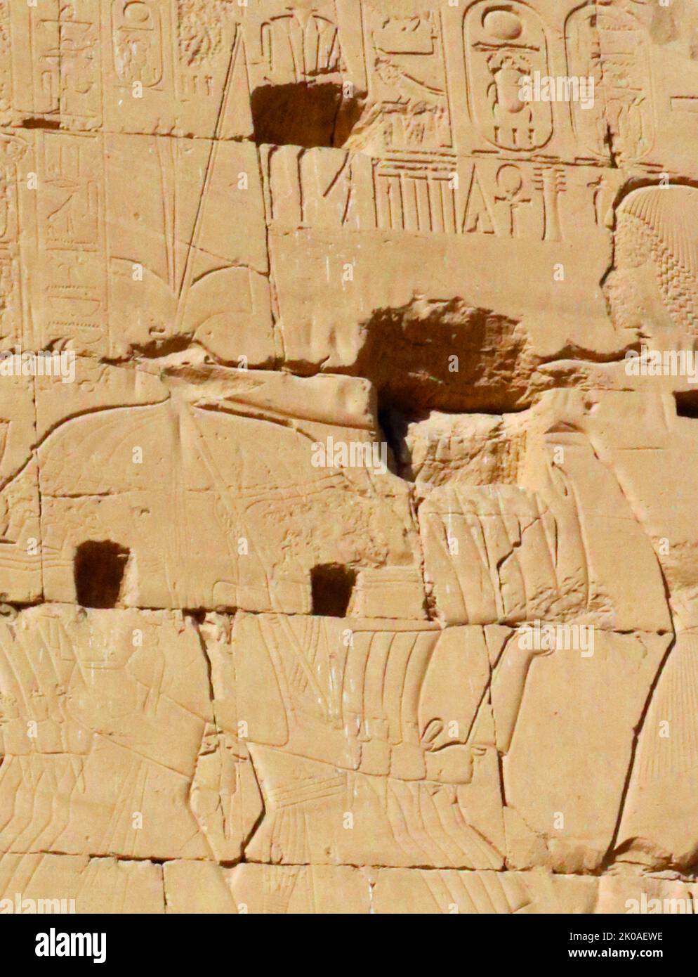 Stèle du règne de Menmaatre Seti I, décrivant ses victoires militaires. 19th dynastie, Temple de Karnak, Égypte, découverte en 2020. SETI était le deuxième pharaon de la dix-neuvième dynastie d'Égypte, pendant la période du Nouveau Royaume, régnant vers 1294 ou 1290 BC à 1279 BC. Il était le fils de Ramsès I et de Sitre, et le père de Ramsès II Banque D'Images