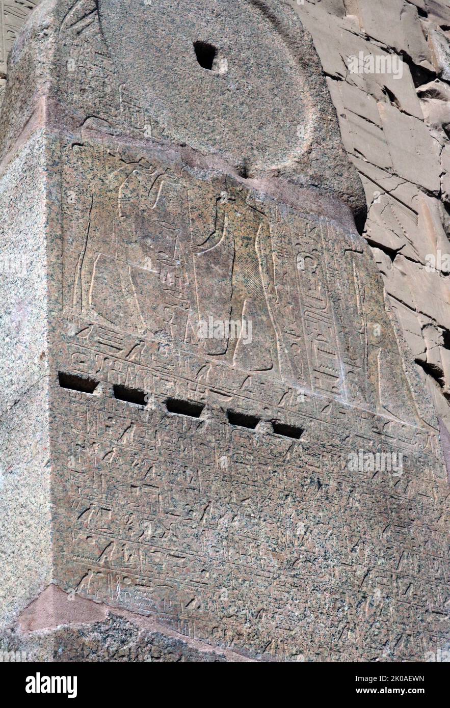 Stèle du règne de Menmaatre Seti I, décrivant ses victoires militaires. 19th dynastie, Temple de Karnak, Égypte, découverte en 2020. SETI était le deuxième pharaon de la dix-neuvième dynastie d'Égypte, pendant la période du Nouveau Royaume, régnant vers 1294 ou 1290 BC à 1279 BC. Il était le fils de Ramsès I et de Sitre, et le père de Ramsès II Banque D'Images