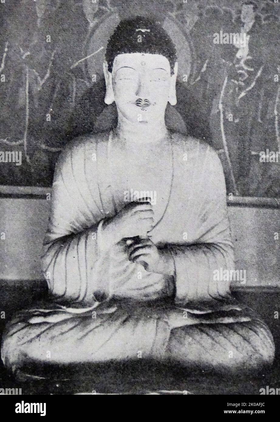 Bouddha Vairocana assis en pierre au temple de Dopiansa un temple coréen vieux de 10 siècles dans le comté de Cheorwon, province de Gangwon. Le grand moine Doseon a construit une statue bouddhiste en métal pour s'inscrire dans le temple d'Anyang. Corée Banque D'Images