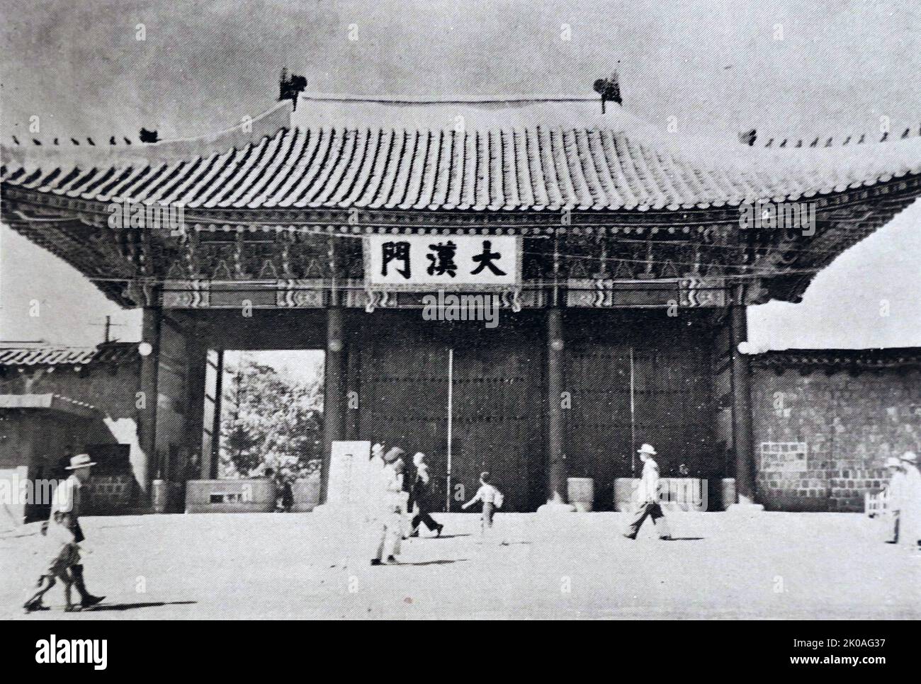 Le palais a été construit en 1902 mais il a dû être reconstruit quatre ans plus tard après qu'il ait été brûlé. C'était un complexe fortifié de palais à Séoul qui était habité par des membres de la famille royale de Corée pendant la monarchie Joseon jusqu'à l'annexion de la Corée par le Japon en 1910. De l'époque de la dynastie Joseon (1392 - 1910) Banque D'Images