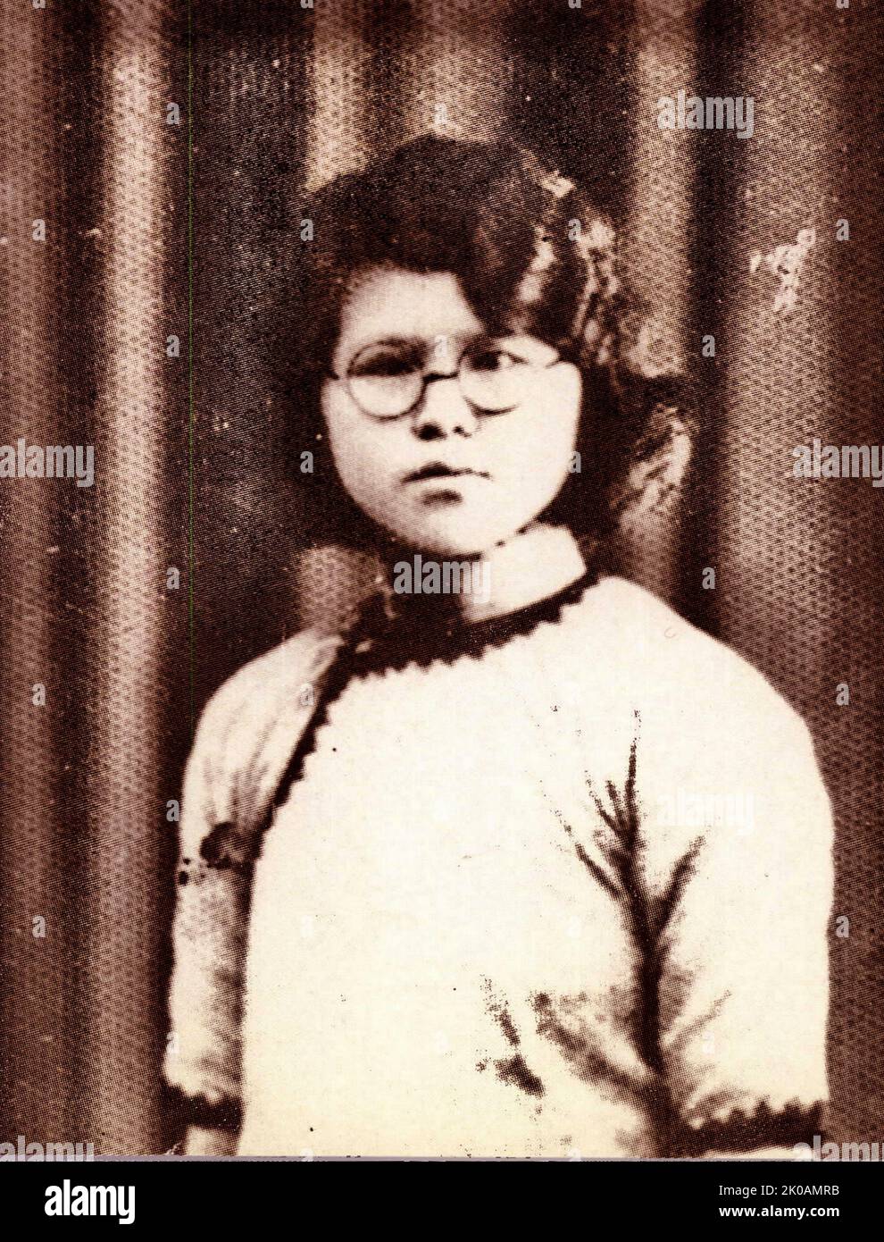 La sœur aînée de REN Bishi, Ren Peiyue (derrière elle se trouve son fils). Sous l'influence de Ren Bishi, elle a rejoint la révolution. Banque D'Images