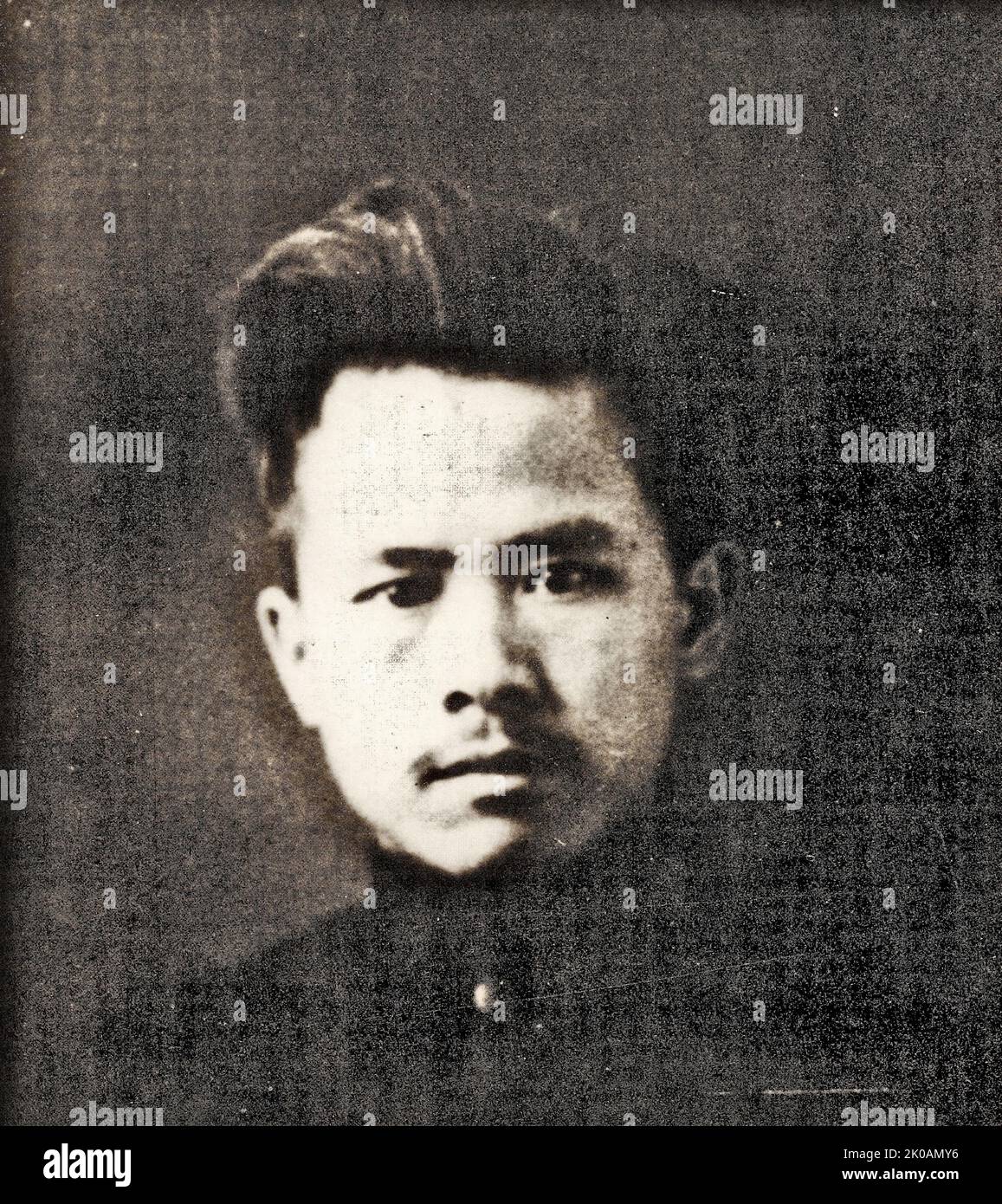 En automne, Ren Bishi est retourné en Chine après avoir terminé ses études en Russie soviétique. Le Comité central du Parti lui a confié la direction de la zone de Shanghai de la Ligue socialiste de la Jeunesse et le rôle d'enseignant russe à l'Université de Shanghai. Banque D'Images