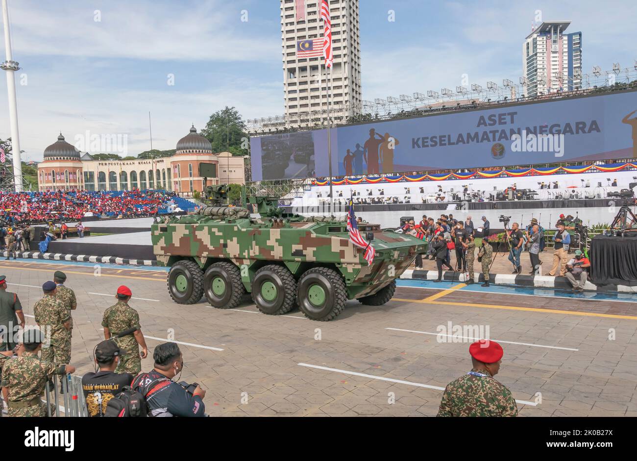 Le véhicule blindé AV-8 Gempita de l'armée malaisienne ou véhicule de combat d'infanterie lors du défilé de la Journée nationale de Malaisie 65 à Kuala Lumpur, en Malaisie. Banque D'Images