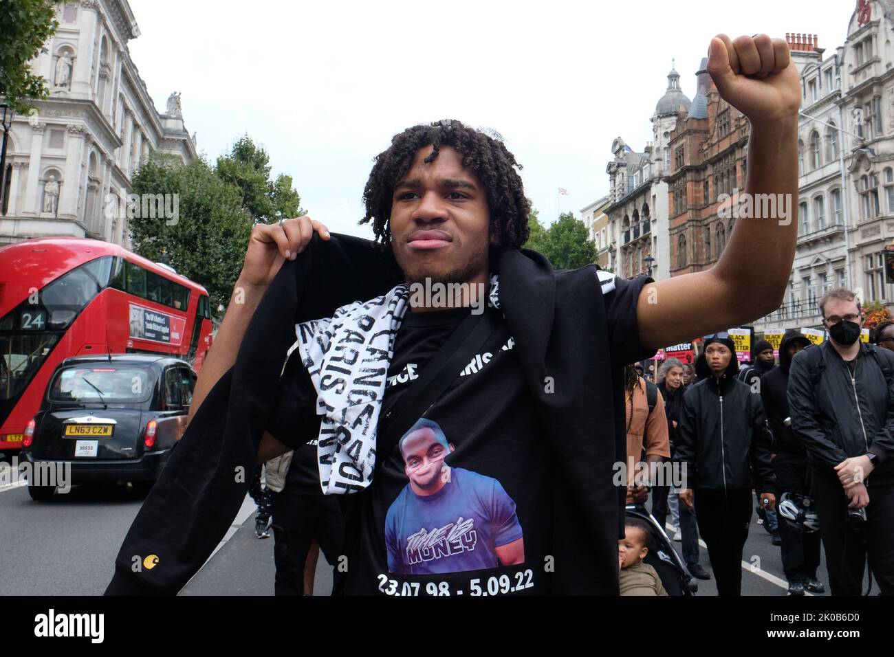 Londres, Royaume-Uni. 10th septembre 2022. Des centaines de manifestants Black Lives Matters ont défilé de la place du Parlement vers New Scotland Yard après une fusillade fatale du père à être Chris Kaba, un homme noir non armé, lundi dernier dans le sud de Londres par la police. L'IOPC traite l'enquête comme un homicide. Crédit : onzième heure Photographie/Alamy Live News Banque D'Images