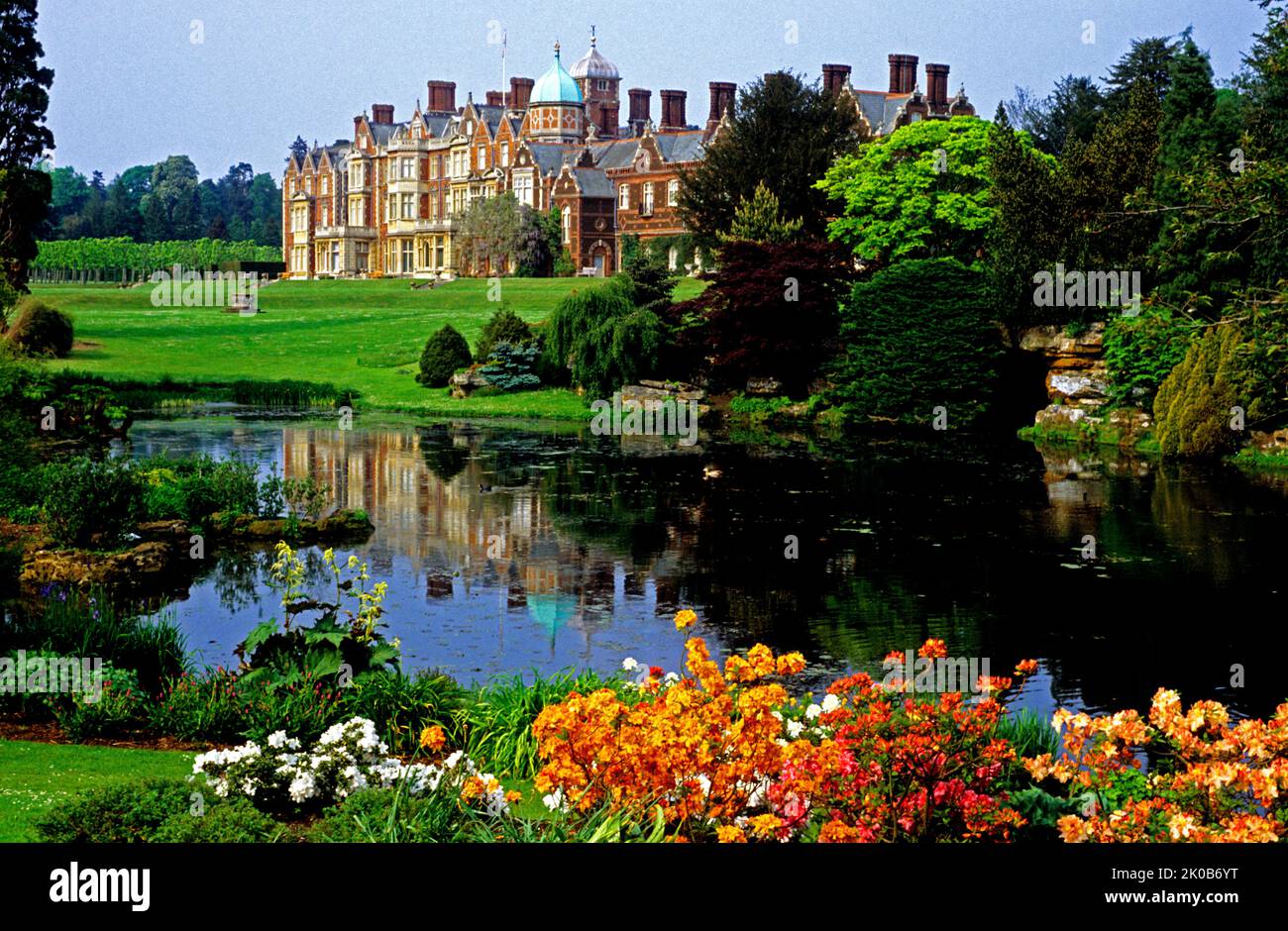 Sandringham House, en face du lac, résidence royale, Norfolk, Angleterre, ROYAUME-UNI Banque D'Images