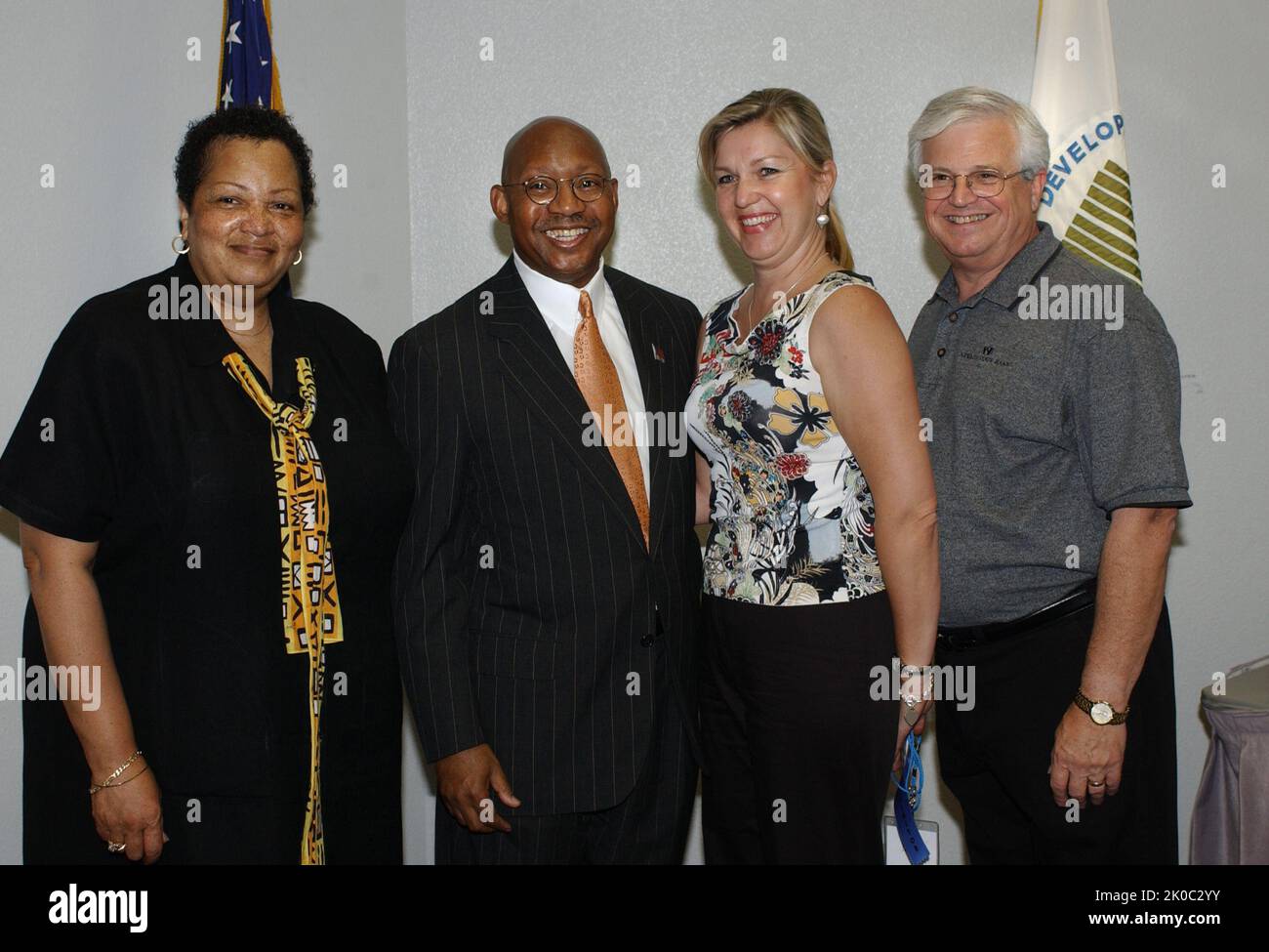 Secrétaire Alphonso Jackson à Las Vegas, Nevada. Le secrétaire Alphonso Jackson à Las Vegas, Nevada sujet, le secrétaire Alphonso Jackson en visite à Las Vegas, Nevada, où il a rencontré le personnel local HUD, s'est joint au secrétaire au Trésor John Snow et au maire de Las Vegas Oscar Goodman pour des activités promotionnelles du mois de la propriété, Et a annoncé une augmentation de plus de 18%%%%%%%%%%%%%%%%%%%%%%%%%%%%%%%%%%%%%%%%%%%%%%%%%%%%%%%%%%%%%%%%%%%%%%%%%%%%%%%%%%%%%%%%%%%%%%%%% dans les limites de prêts hypothécaires à domicile unifamiliaux et les augmentations de limites de prêts pour les logements de deux, trois et quatre logements. Banque D'Images