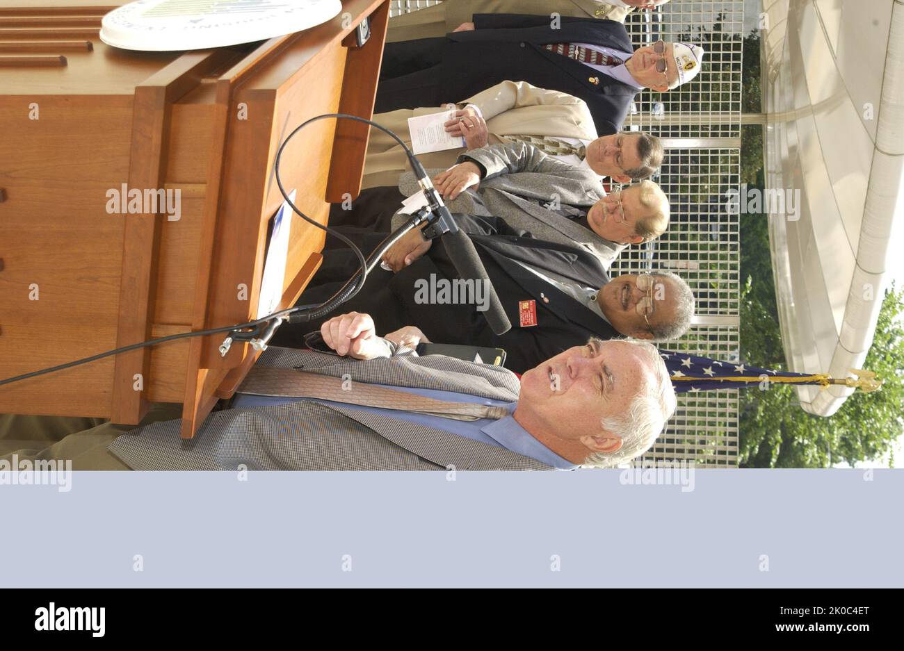 Cérémonie du jour du souvenir HUD. Sujet de la cérémonie du jour du souvenir HUD, cérémonie de levée de drapeau du jour du souvenir HUD, en hommage aux morts, aux prisonniers de guerre et aux disparus en action, avec des conférenciers Gene Overstreet, Patricia Carlile et Richard L. Spinelli. Banque D'Images