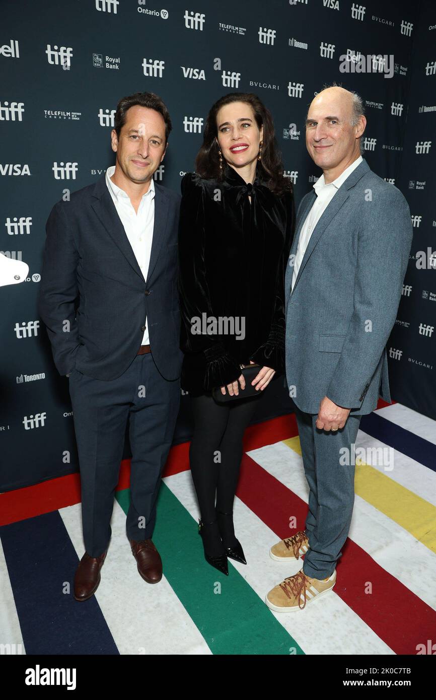 Toronto, ONT. 10th septembre 2022. David Greenbaum, Betsy Koch, Matthew Greenfield aux arrivées pour LA première AU Festival international du film de Toronto, Royal Alexandra Theatre, Toronto, ON 10 septembre 2022. Crédit : JA/Everett Collection/Alay Live News Banque D'Images