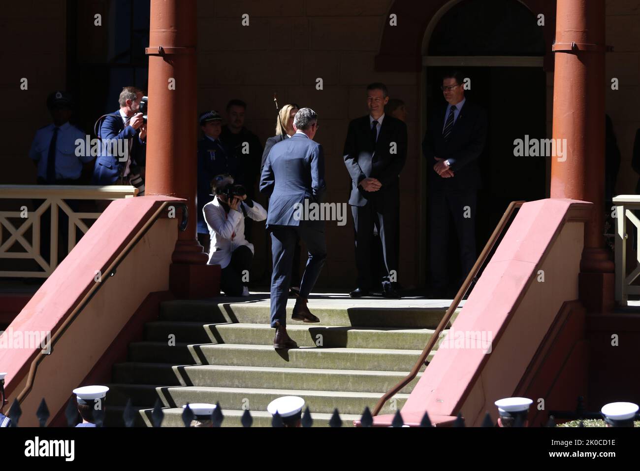 Sydney, Australie. 11th septembre 2022. Un événement historique spécial a eu lieu à Sydney pour proclamer le roi Charles III au peuple de Nouvelle-Galles du Sud, après le décès de sa Majesté la reine Elizabeth II Les membres du public ont été invités à assister ou à célébrer avec des amis et la famille et les transports publics dans tout l'État étaient gratuits. L'événement a eu lieu à l'avant du Parlement de Nouvelle-Galles du Sud sur Macquarie Street à partir de 12,30pm et comprenait un garde de la Défense australienne, la bande de la police de Nouvelle-Galles du Sud exécutant les hymnes nationaux royal et australien, une unité montée de la police de Nouvelle-Galles du Sud et une Salute de 21 canons de Government Ho Banque D'Images