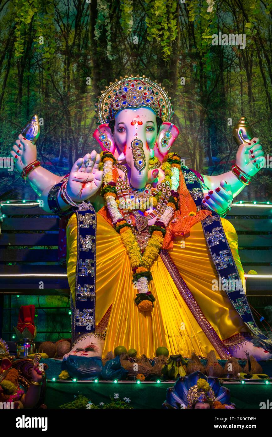 Une statue de Lord Ganesh à un mandal à Mumbai pour le festival indien de Ganesh Chaturthi Banque D'Images