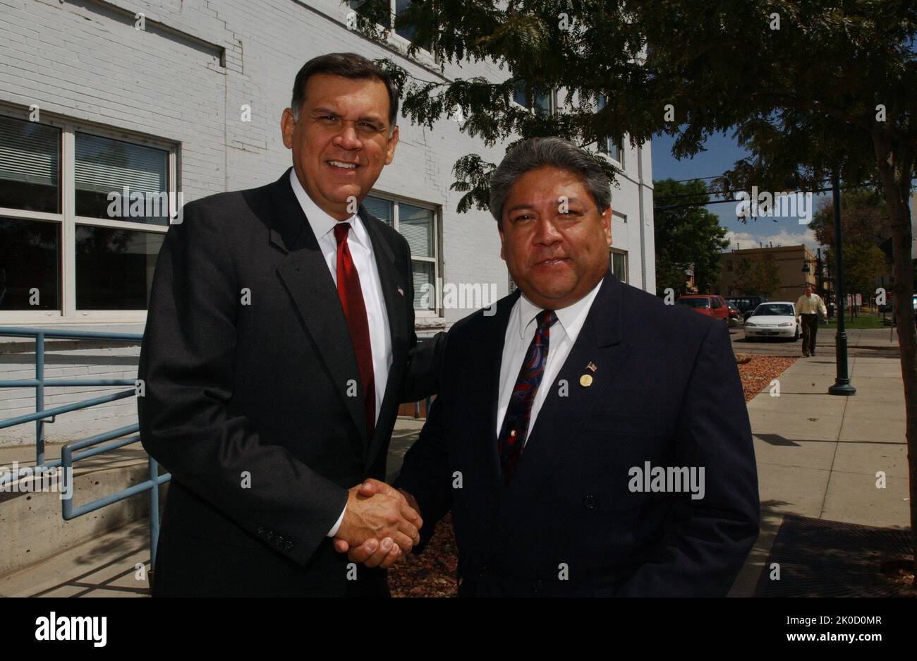 Le secrétaire Mel Martinez à Denver, Colorado. Secrétaire Mel Martinez à Denver, Colorado sujet, Secrétaire Mel Martinez visite le quartier historique de Five points de Denver, Colorado, pour discours, causerie. Banque D'Images