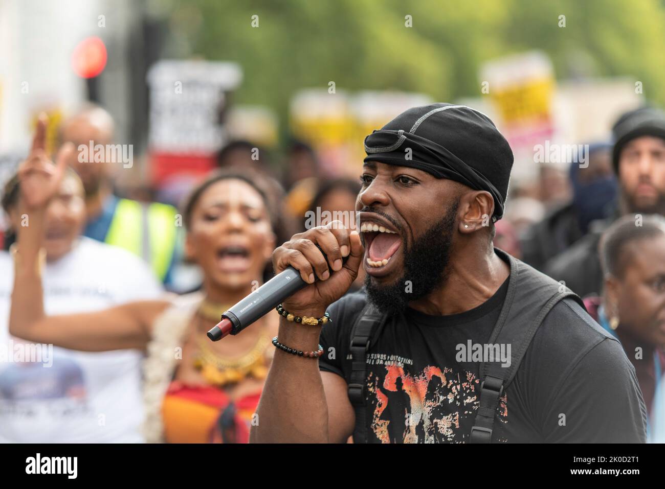 Black Lives Matter manifestation qui a lieu à Whitehall suite à la fusillade de la police de Chris Kaba, une victime non armée. Les manifestants BLM. Homme en colère Banque D'Images