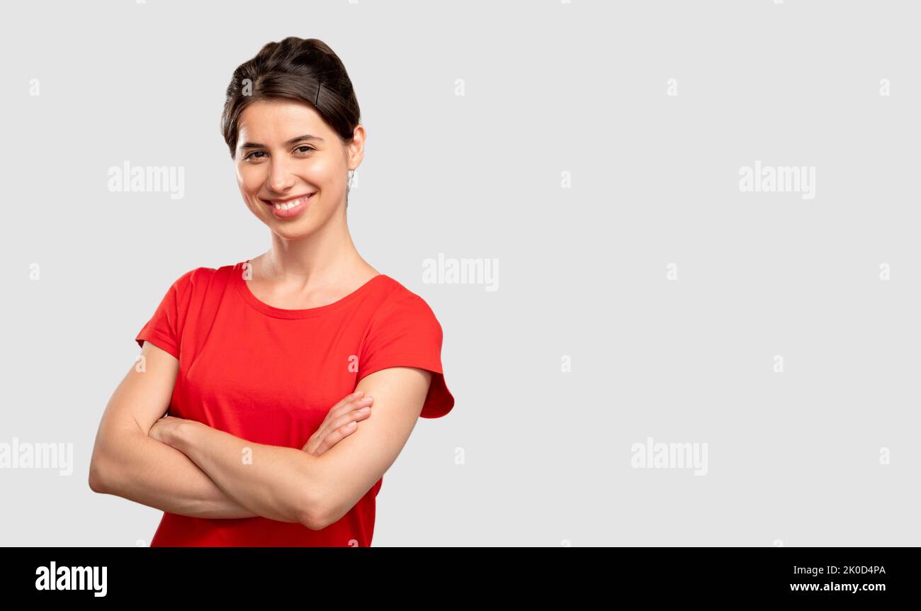 croisé des bras confiante femme heureuse dame Banque D'Images